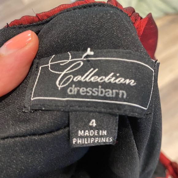 Red dress perfect for the holidays. - Picture 4 of 9